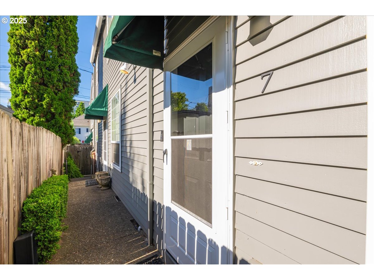 2020 NW LOVEJOY ST 7