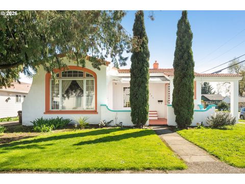 305 E CLARENDON ST Gladstone OR 97027