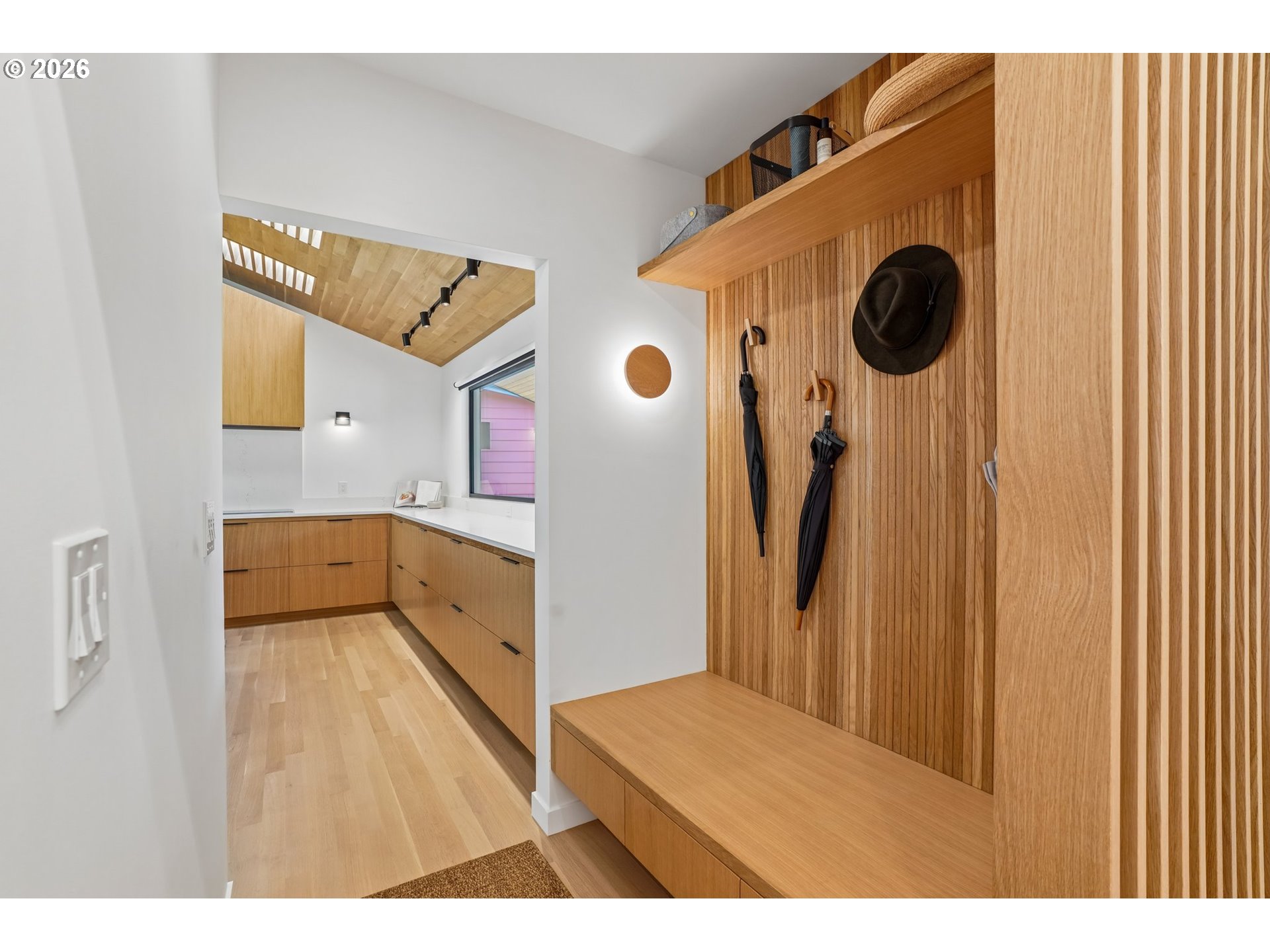 3905 N OVERLOOK TER
