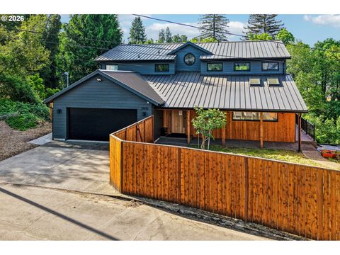 3905 N OVERLOOK TER Portland OR 97227