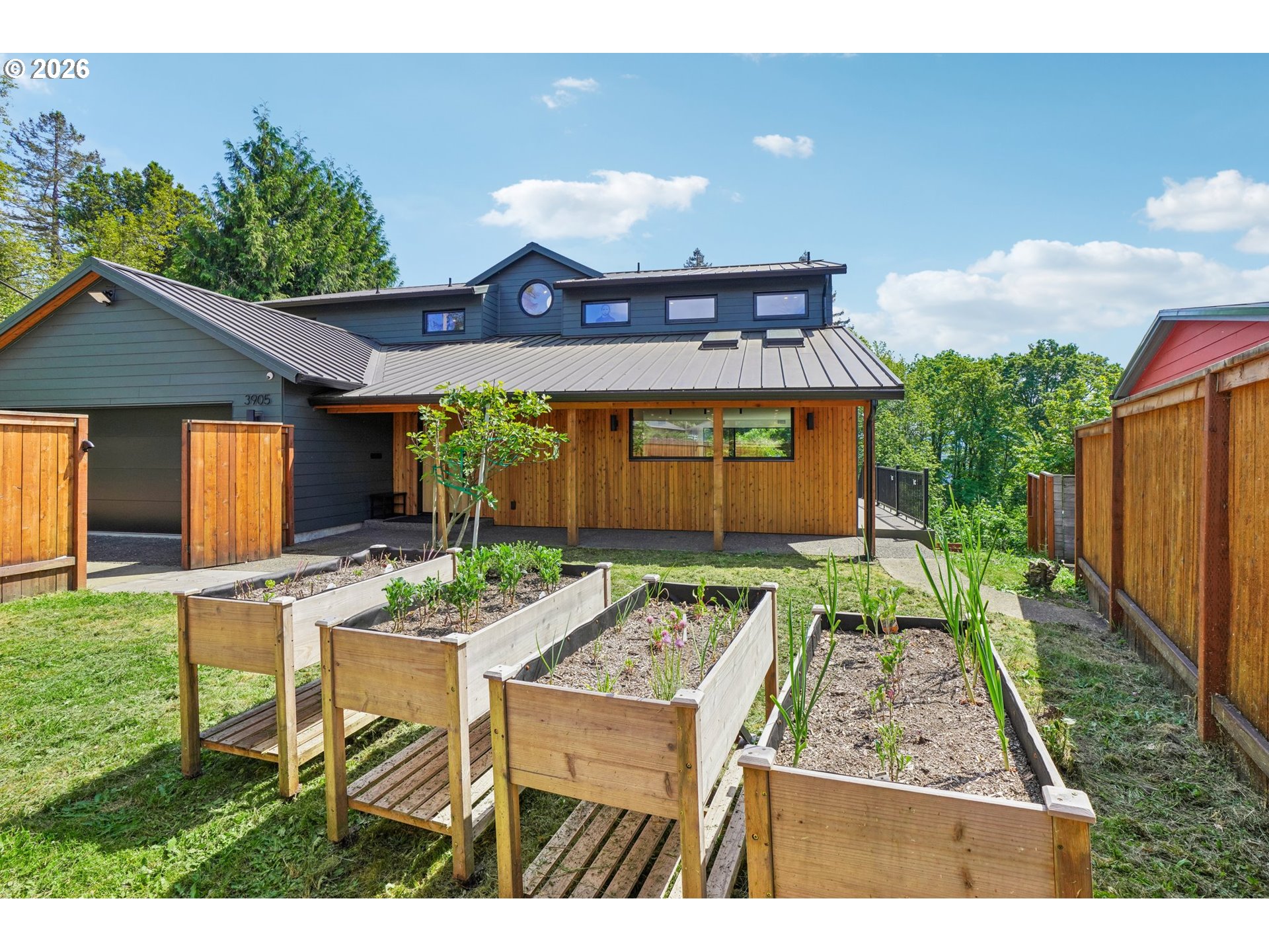 3905 N OVERLOOK TER