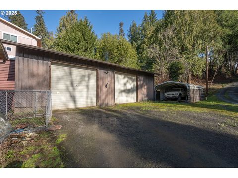 A home in Coquille