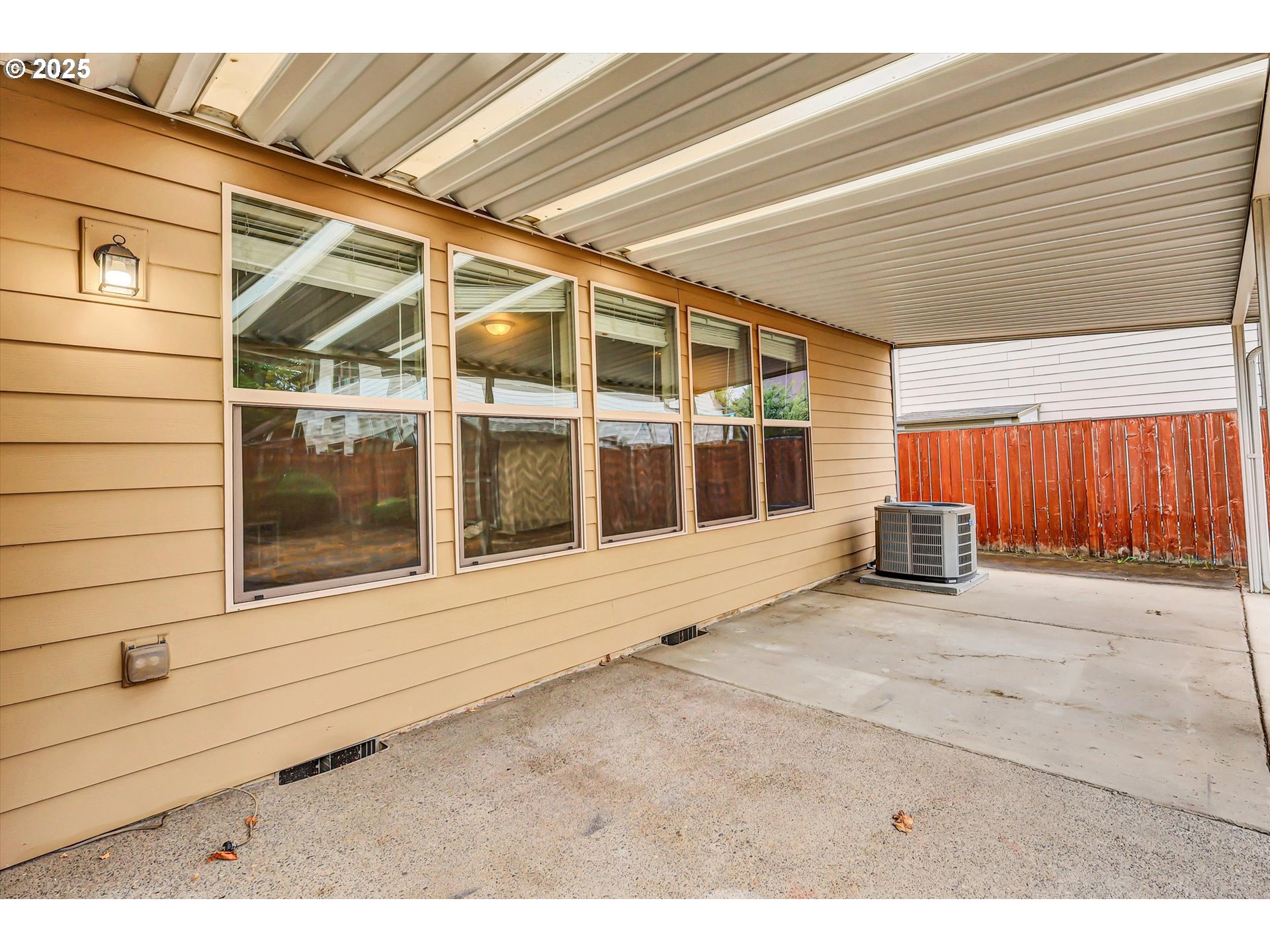 1892 SW WILLOWVIEW TER