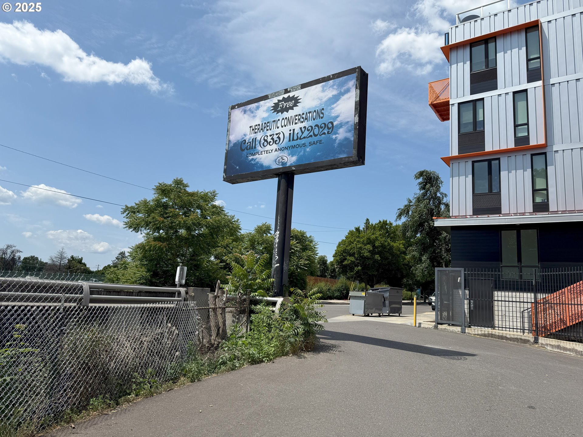 1920 N VANCOUVER AVE