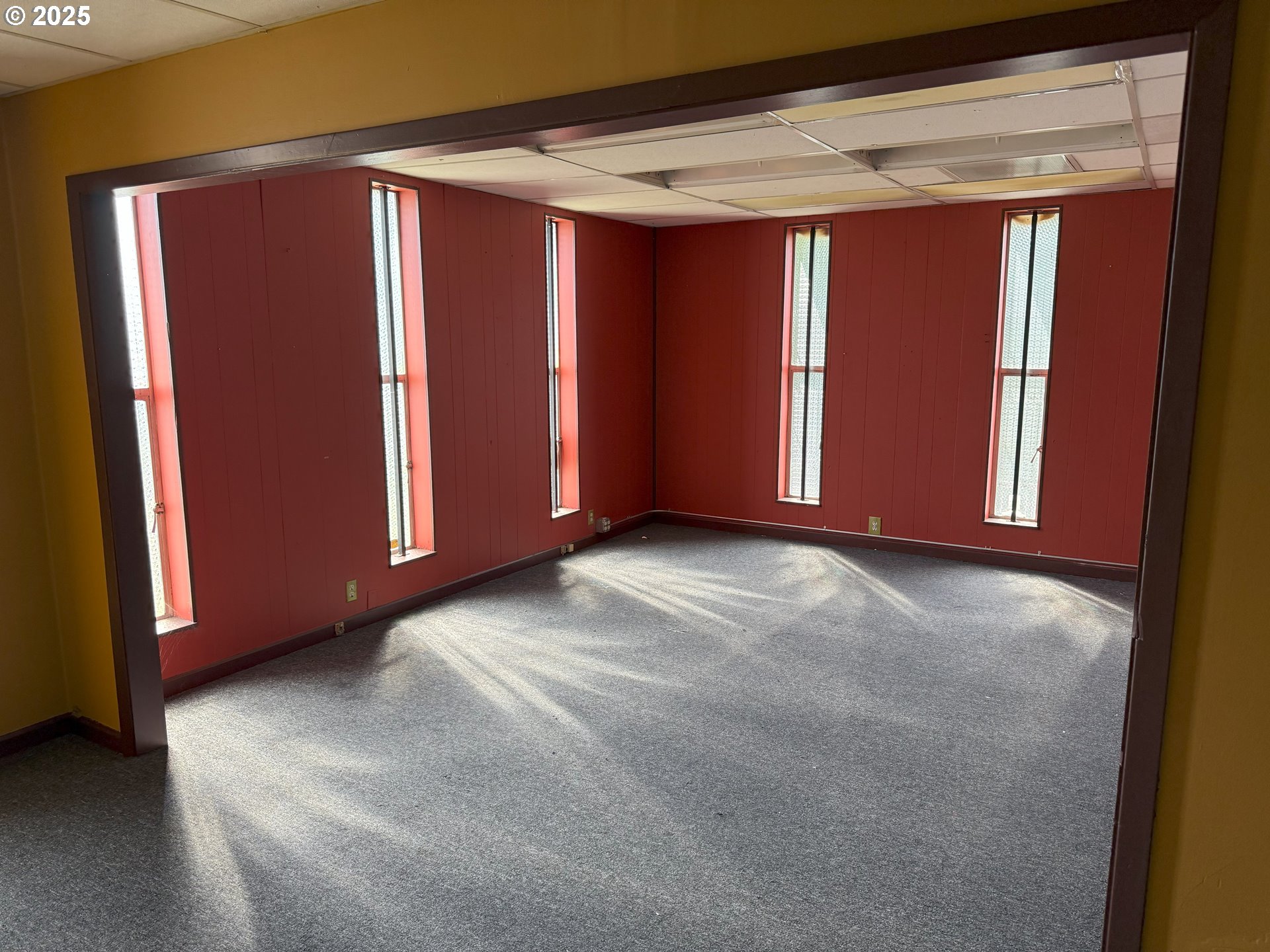 1920 N VANCOUVER AVE