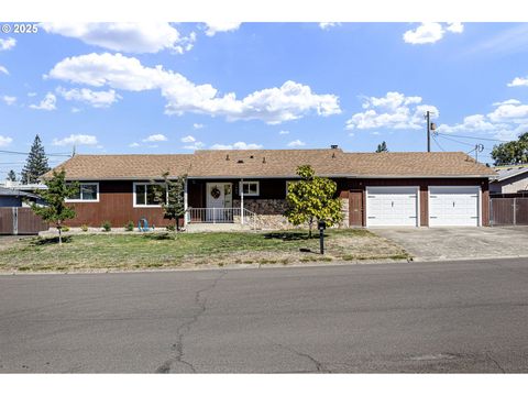 2462 W JAY AVE Roseburg OR 97471