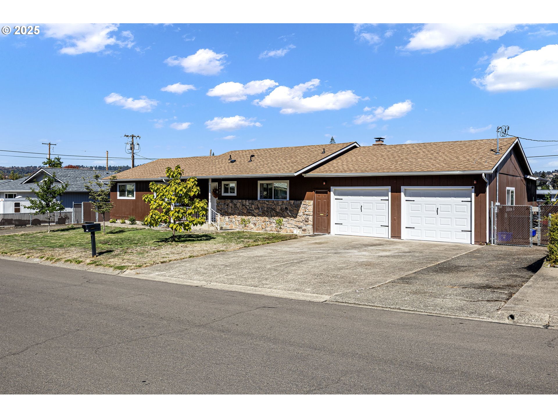 2462 W JAY AVE