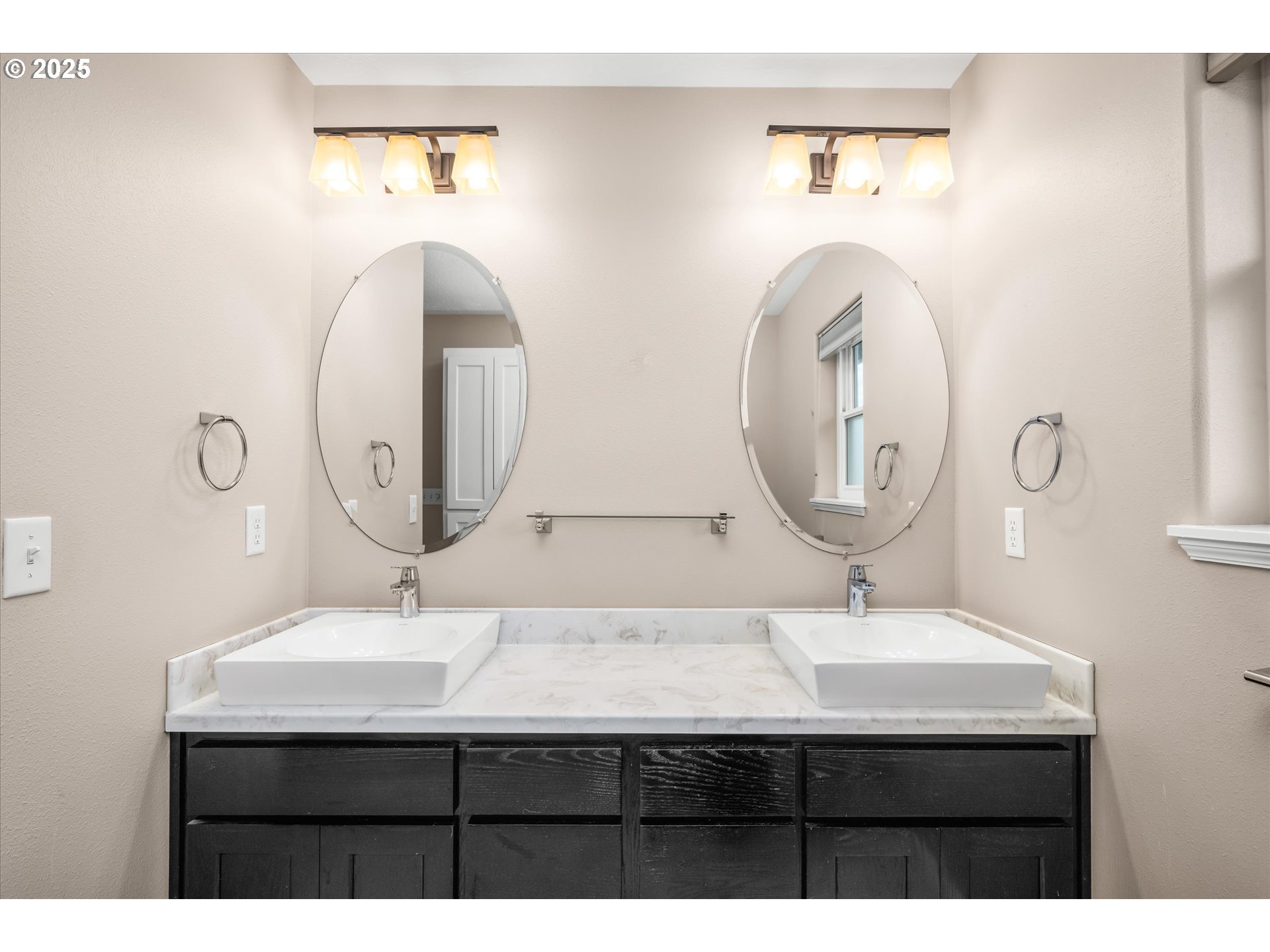 Junction City, Oregon 97448, United States, 3 Bedrooms Bedrooms, ,2 BathroomsBathrooms,Residential,Active,233169