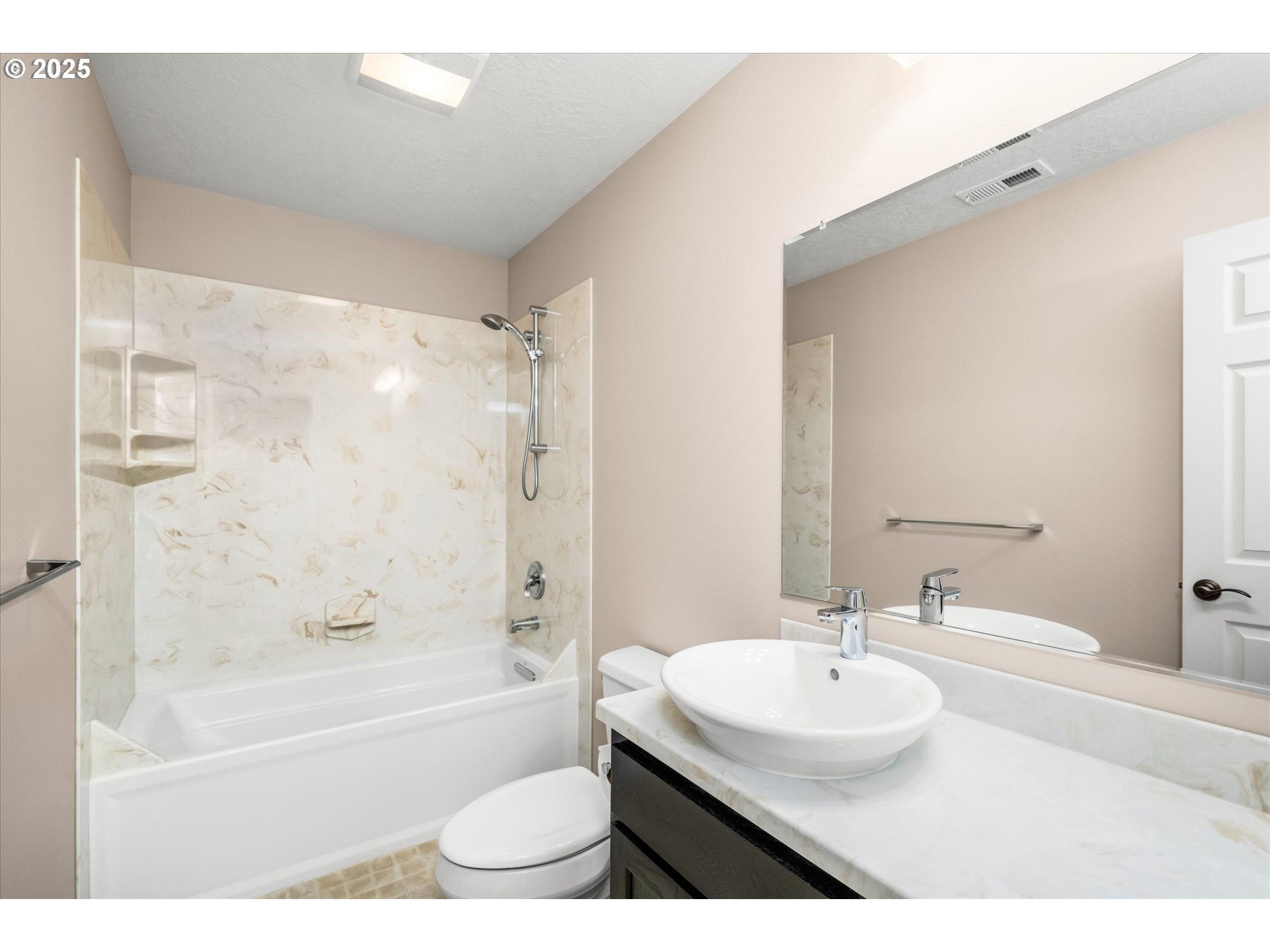 Junction City, Oregon 97448, United States, 3 Bedrooms Bedrooms, ,2 BathroomsBathrooms,Residential,Active,233169