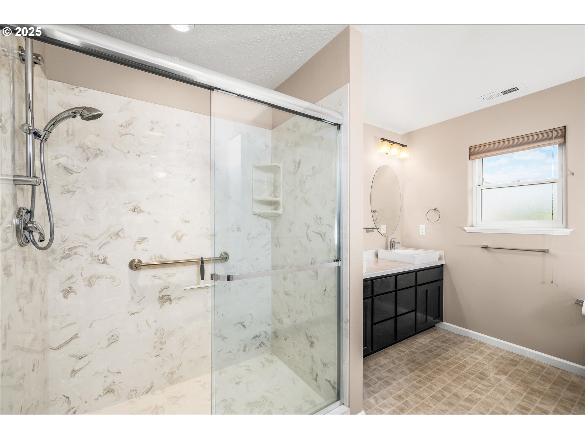 Junction City, Oregon 97448, United States, 3 Bedrooms Bedrooms, ,2 BathroomsBathrooms,Residential,Active,233169