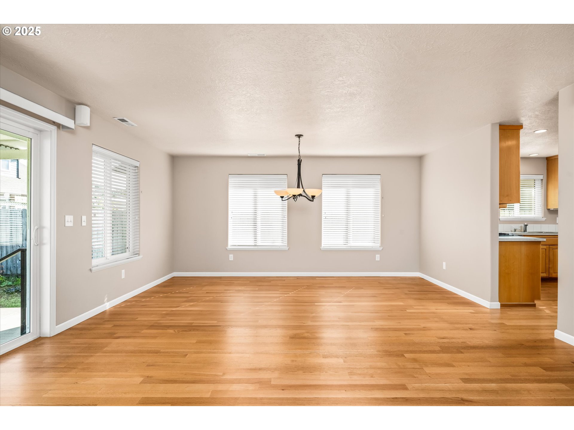 Junction City, Oregon 97448, United States, 3 Bedrooms Bedrooms, ,2 BathroomsBathrooms,Residential,Active,233169