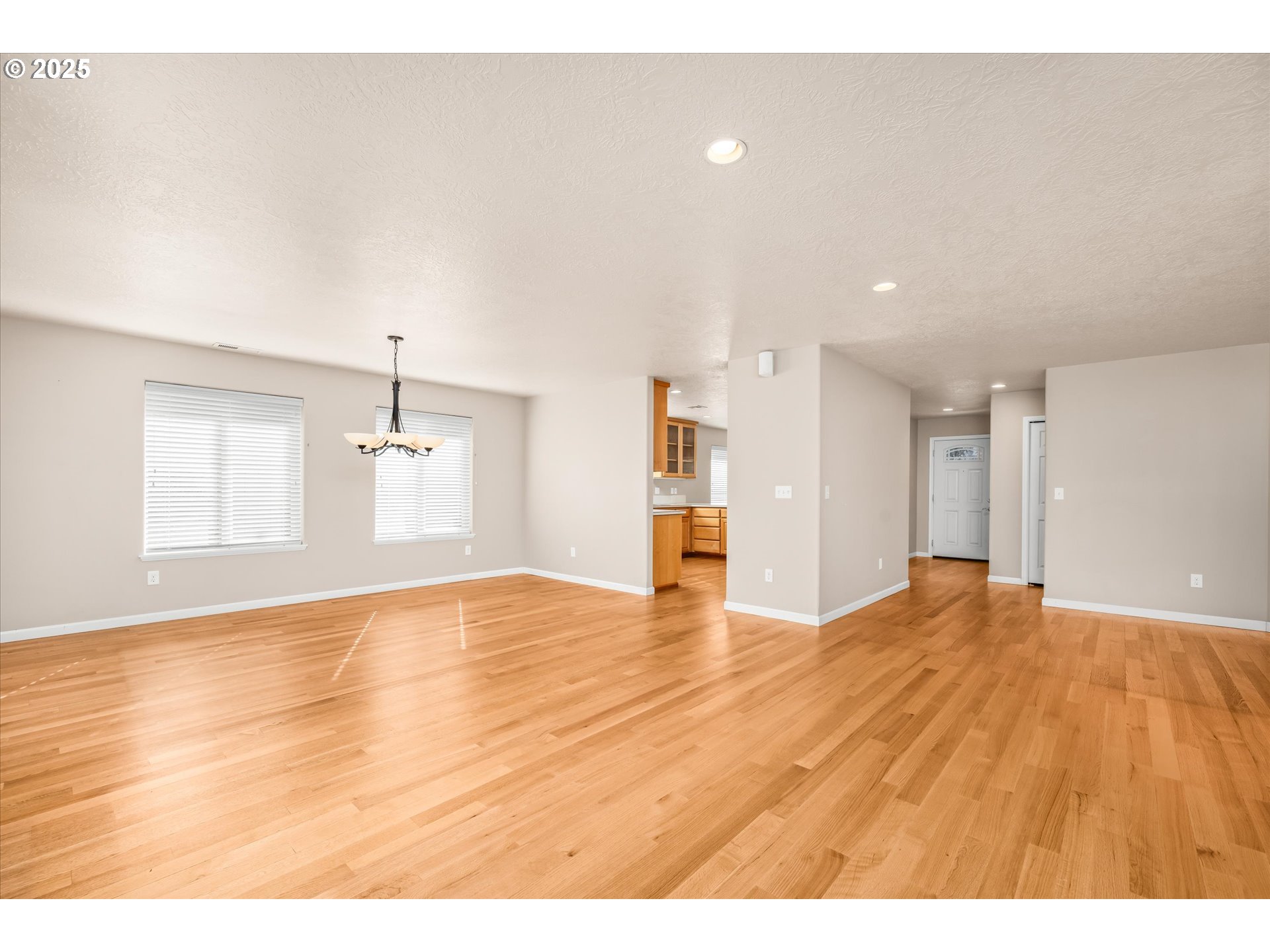 Junction City, Oregon 97448, United States, 3 Bedrooms Bedrooms, ,2 BathroomsBathrooms,Residential,Active,233169