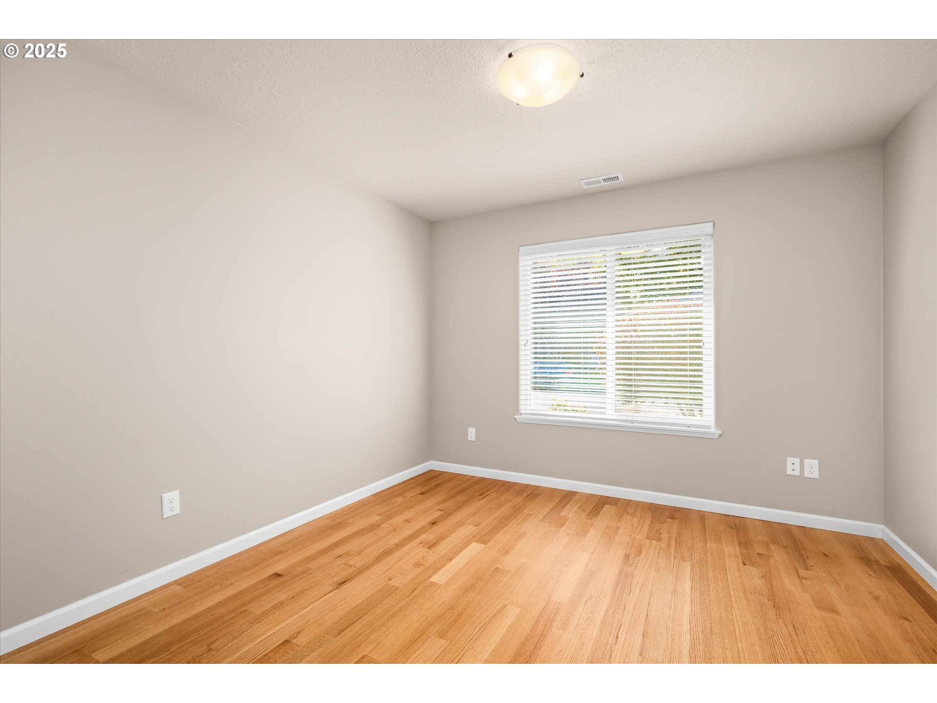 Junction City, Oregon 97448, United States, 3 Bedrooms Bedrooms, ,2 BathroomsBathrooms,Residential,Active,233169