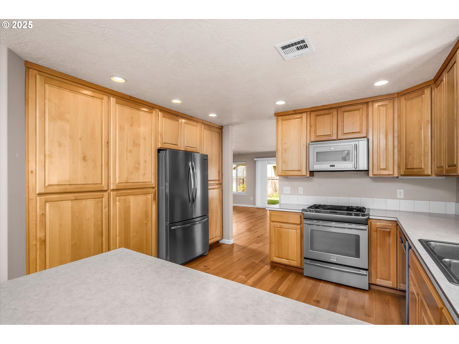 Junction City, Oregon 97448, United States, 3 Bedrooms Bedrooms, ,2 BathroomsBathrooms,Residential,Active,233169