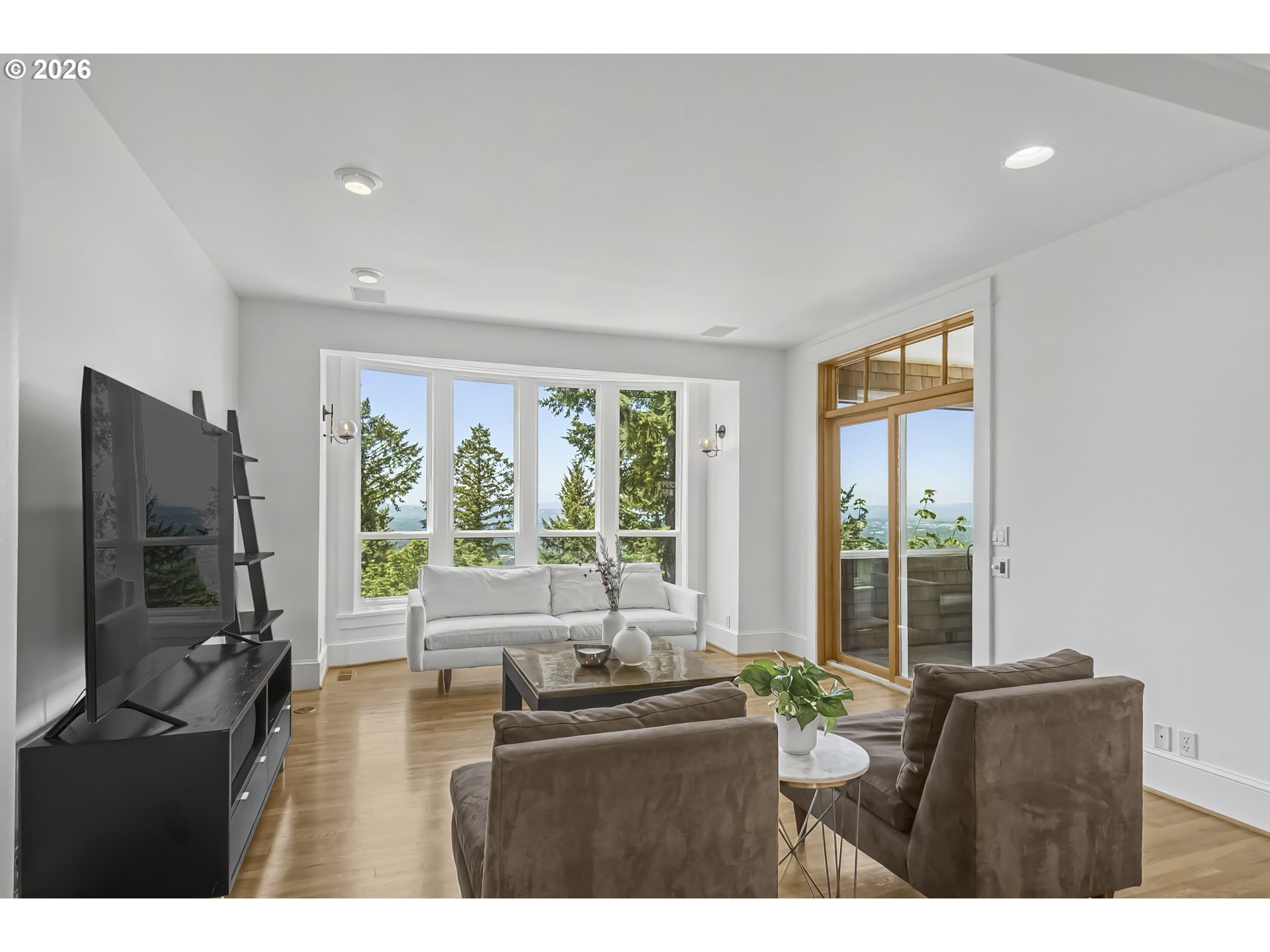 483 NW SKYLINE CREST RD
