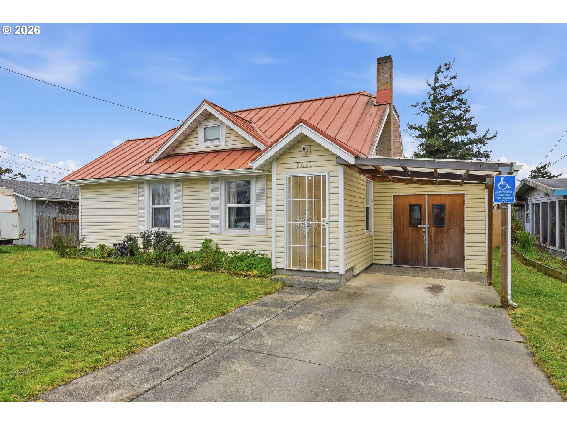 2611 EVERETT AVE