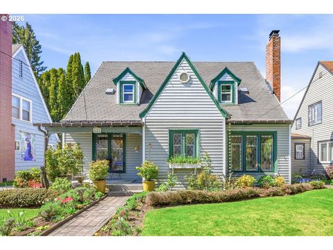 611 SE PEACOCK LN Portland OR 97214