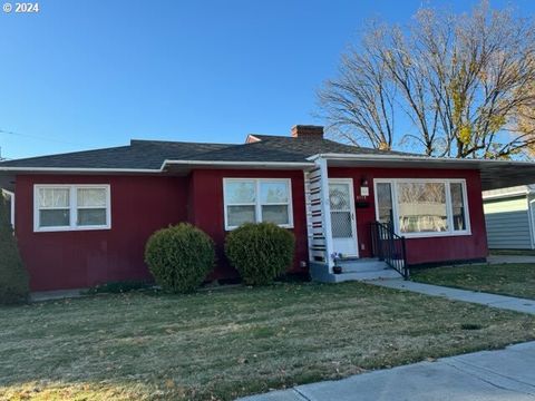 A home in Baker City