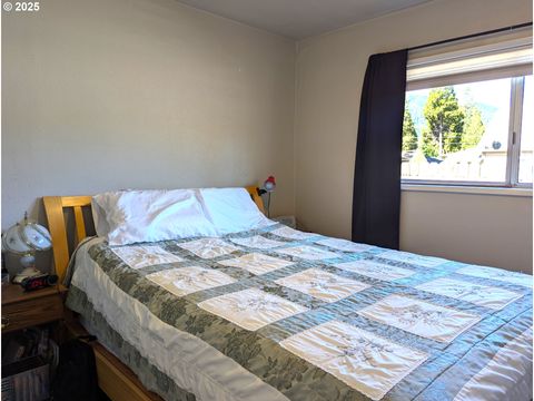 Tiny photo for 47564 School St, Oakridge, OR 97463 (MLS # 670702740)
