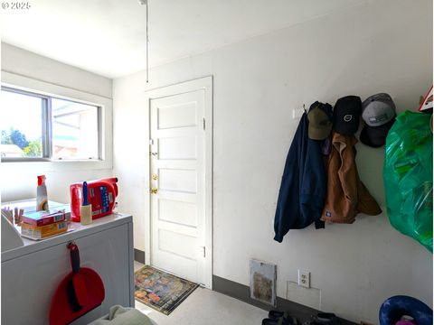 Tiny photo for 47564 School St, Oakridge, OR 97463 (MLS # 670702740)