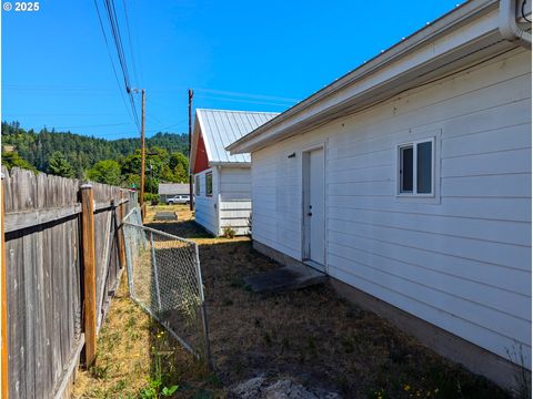 Tiny photo for 47564 School St, Oakridge, OR 97463 (MLS # 670702740)
