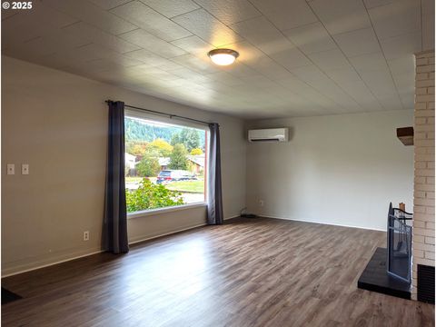 Tiny photo for 47564 School St, Oakridge, OR 97463 (MLS # 670702740)