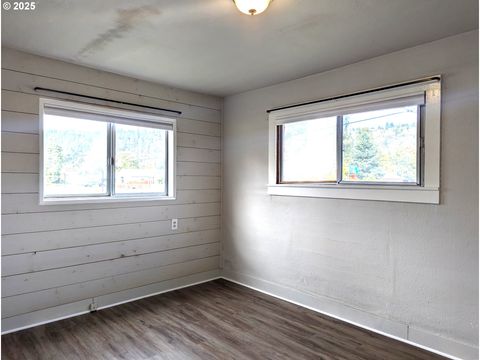 Tiny photo for 47564 School St, Oakridge, OR 97463 (MLS # 670702740)