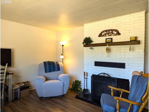 Tiny photo for 47564 School St, Oakridge, OR 97463 (MLS # 670702740)