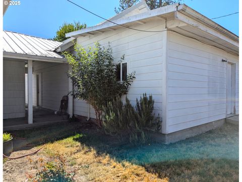 Tiny photo for 47564 School St, Oakridge, OR 97463 (MLS # 670702740)