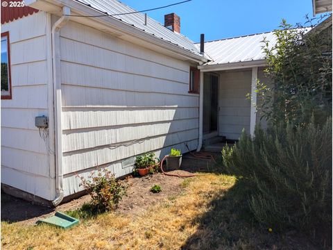 Tiny photo for 47564 School St, Oakridge, OR 97463 (MLS # 670702740)