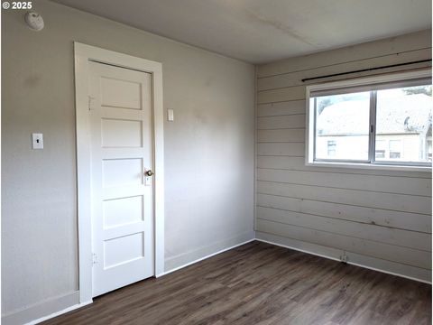 Tiny photo for 47564 School St, Oakridge, OR 97463 (MLS # 670702740)