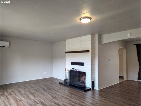 Tiny photo for 47564 School St, Oakridge, OR 97463 (MLS # 670702740)