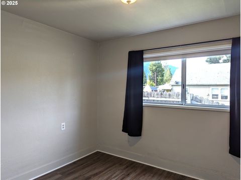 Tiny photo for 47564 School St, Oakridge, OR 97463 (MLS # 670702740)