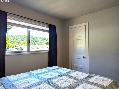 Tiny photo for 47564 School St, Oakridge, OR 97463 (MLS # 670702740)