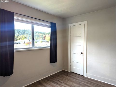 Tiny photo for 47564 School St, Oakridge, OR 97463 (MLS # 670702740)