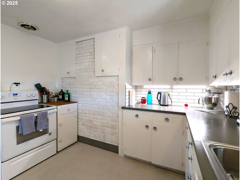 Tiny photo for 47564 School St, Oakridge, OR 97463 (MLS # 670702740)