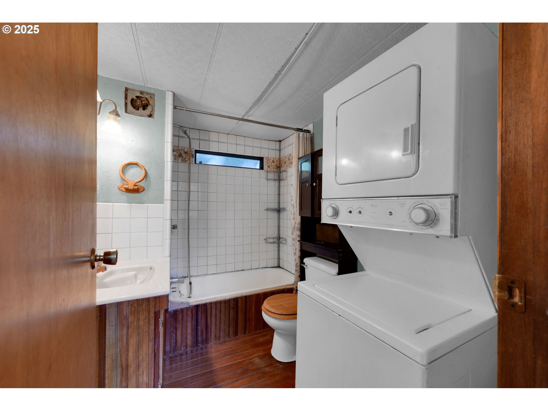 Eugene, Oregon 97403, United States, 1 Bedroom Bedrooms, ,1 BathroomBathrooms,Residential,Pending,200571