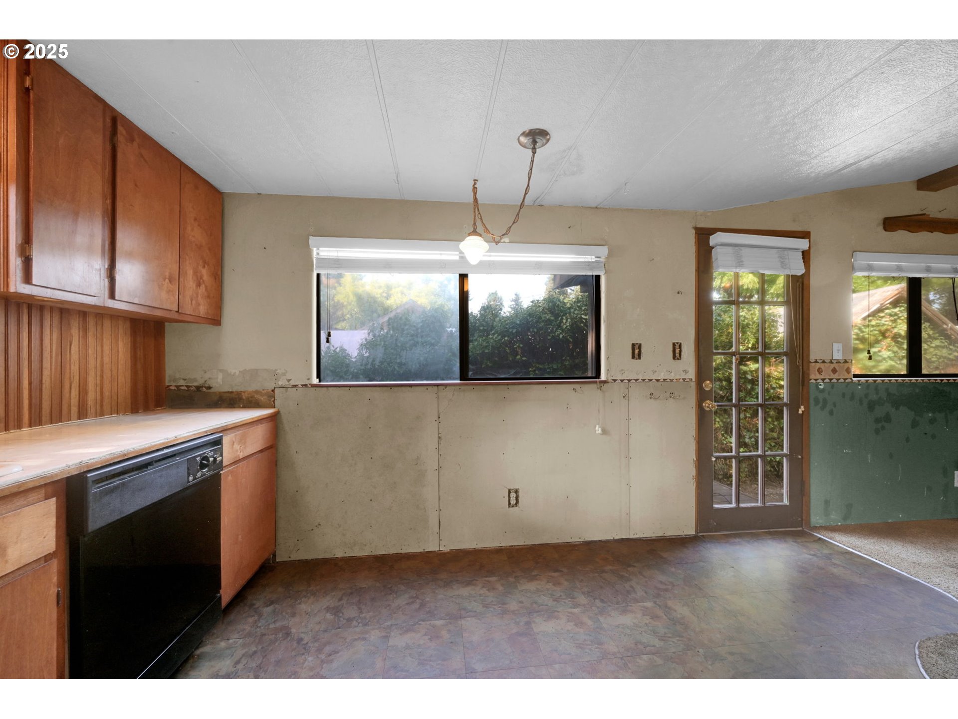 Eugene, Oregon 97403, United States, 1 Bedroom Bedrooms, ,1 BathroomBathrooms,Residential,Pending,200571