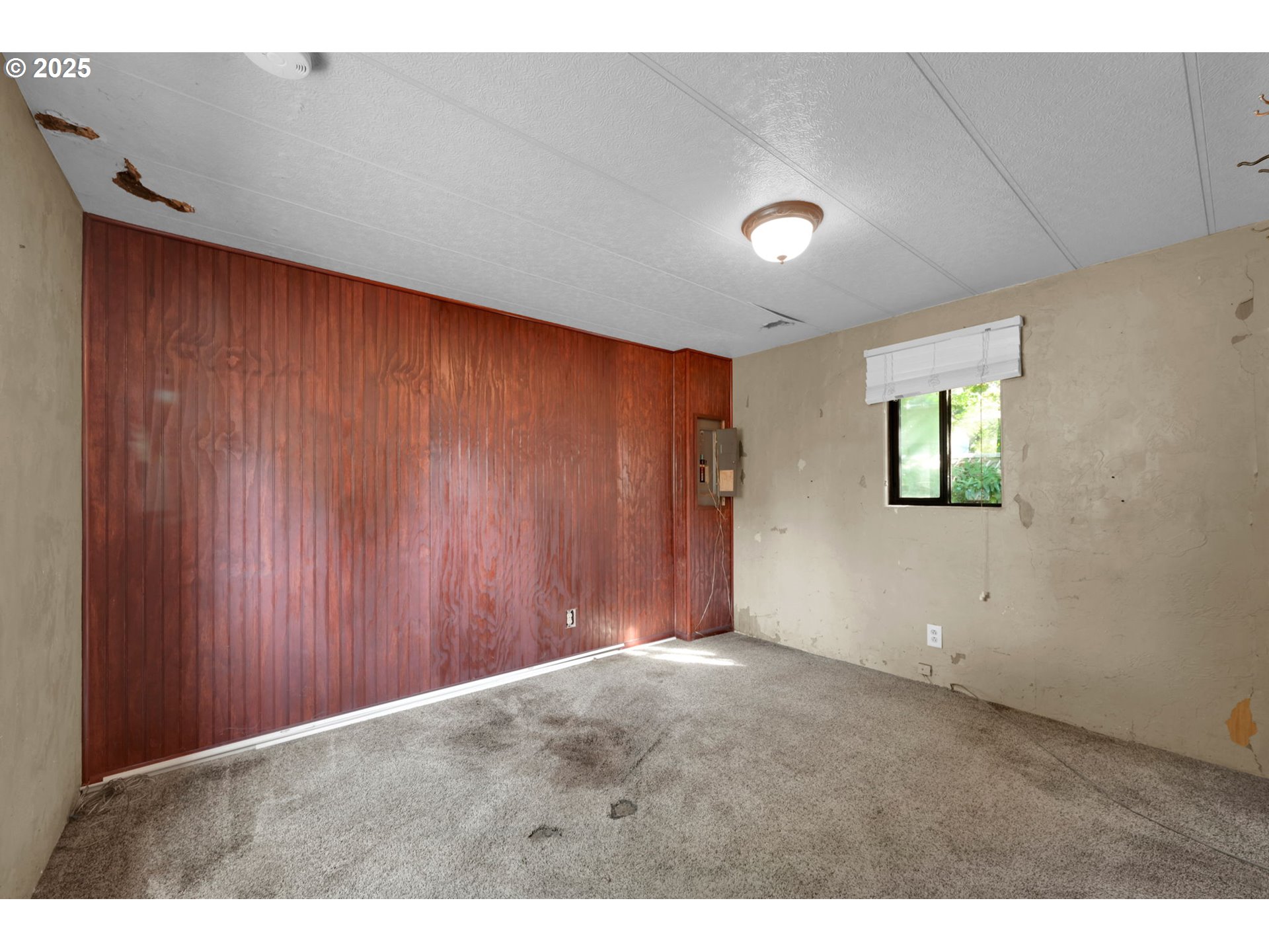 Eugene, Oregon 97403, United States, 1 Bedroom Bedrooms, ,1 BathroomBathrooms,Residential,Pending,200571