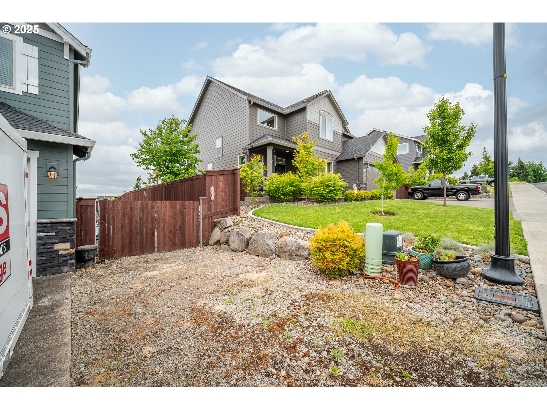 722 E VINE MAPLE AVE