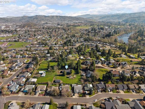 1378 NW GROVE ST Roseburg OR 97471