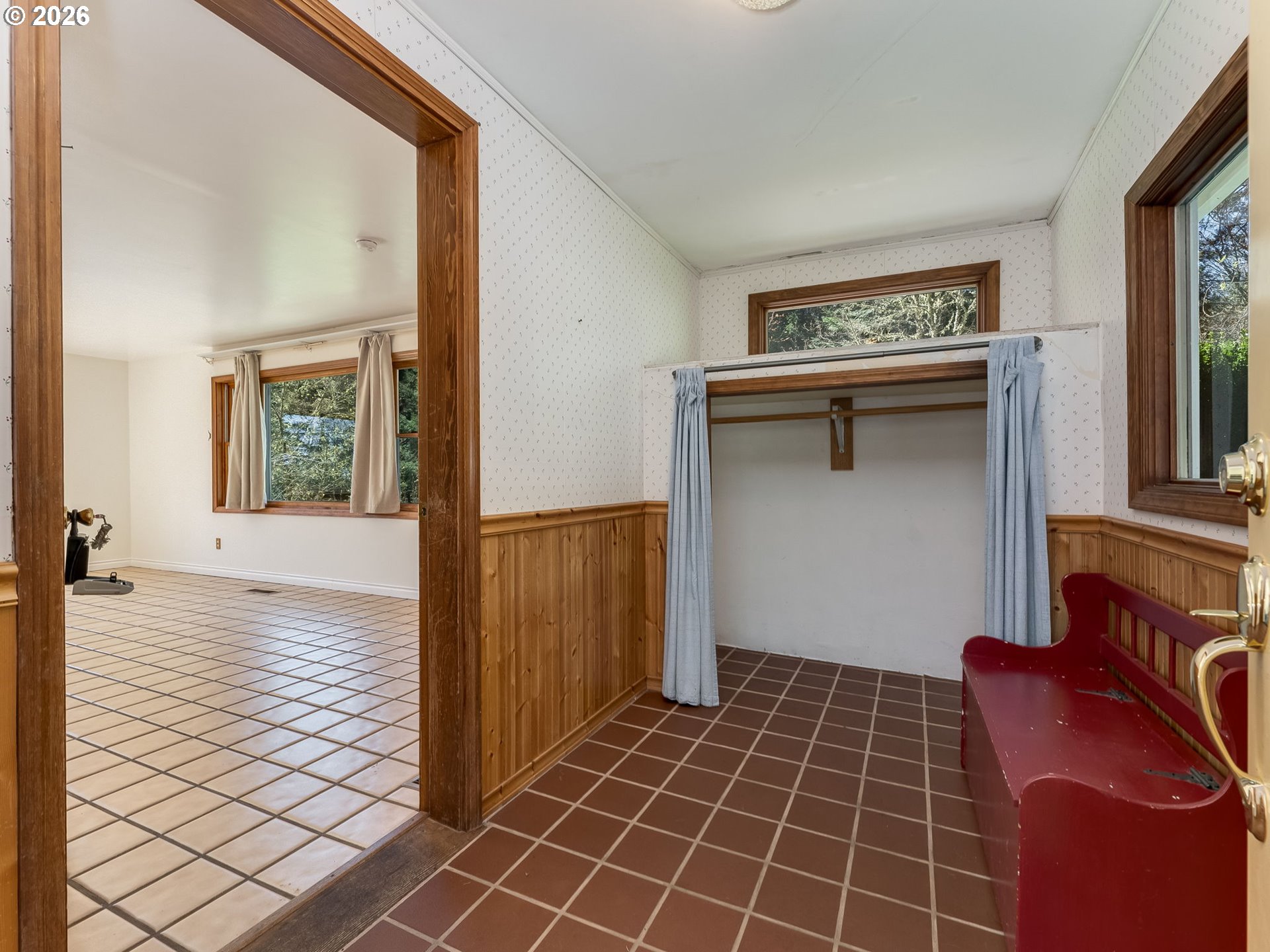 19037 NW MEADOW LAKE RD