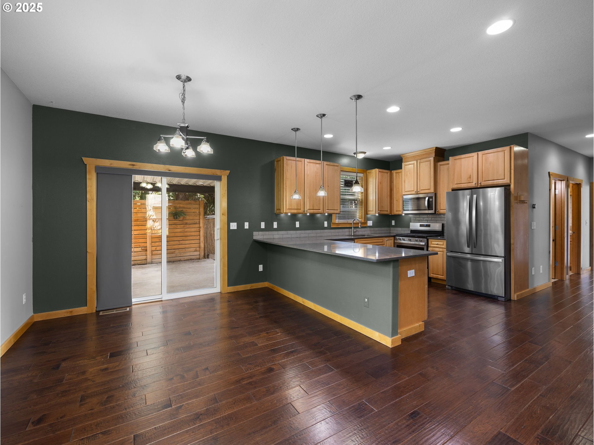 Clackamas, Oregon 97015, United States, 4 Bedrooms Bedrooms, ,3 BathroomsBathrooms,Residential,Pending,126699