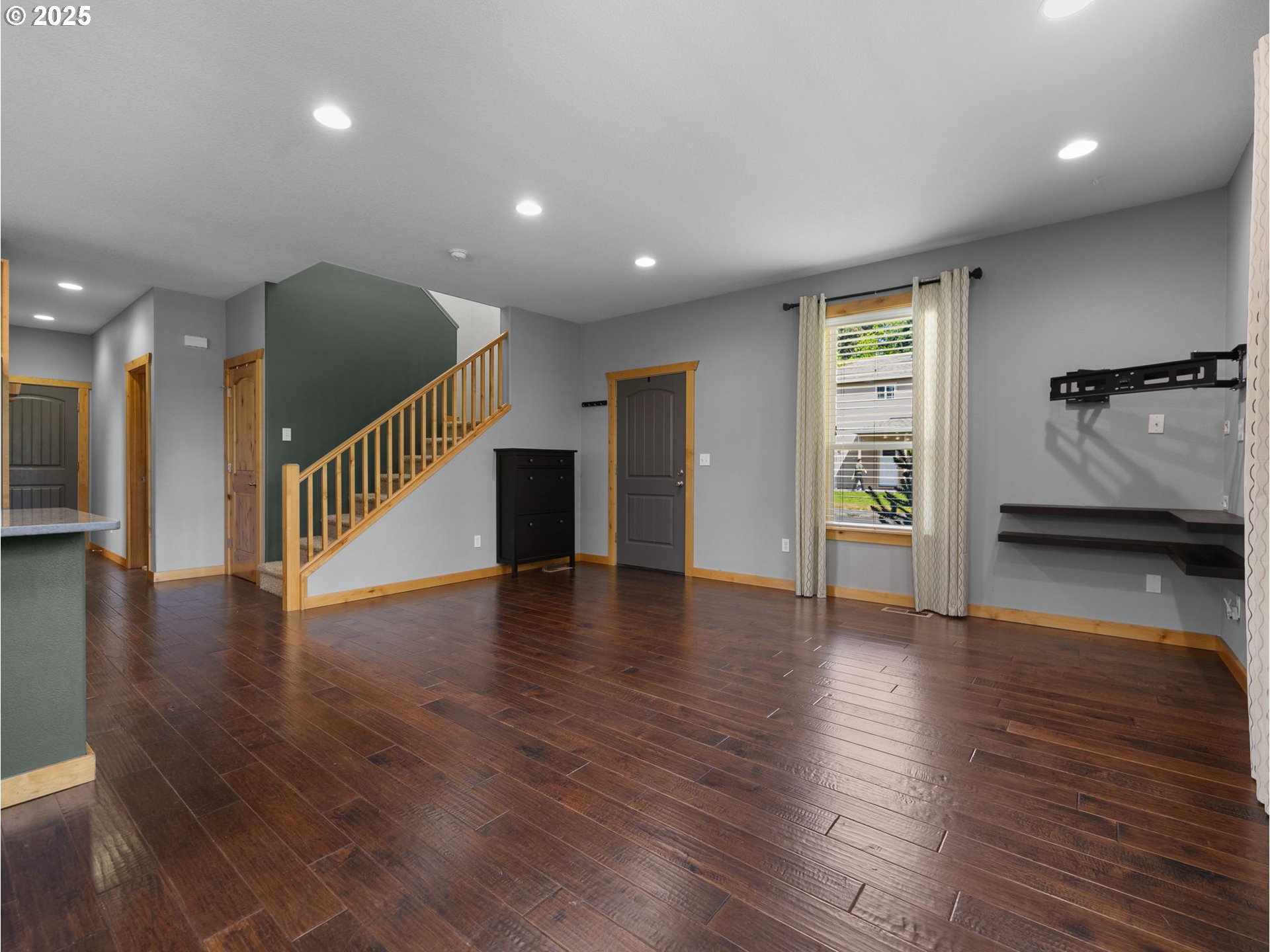 Clackamas, Oregon 97015, United States, 4 Bedrooms Bedrooms, ,3 BathroomsBathrooms,Residential,Pending,126699