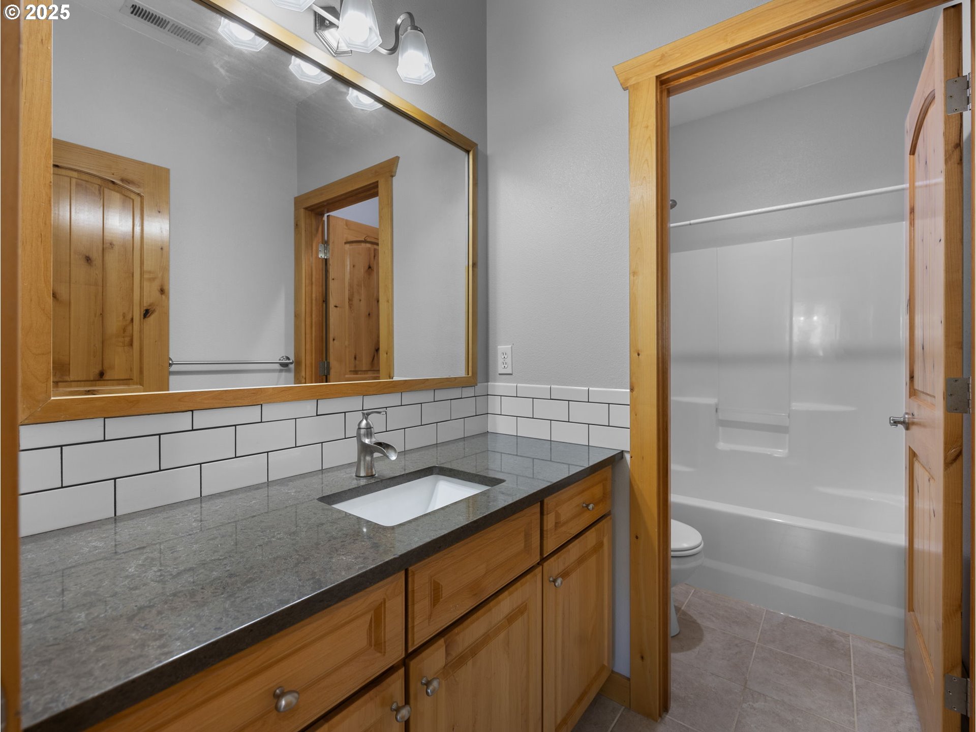 Clackamas, Oregon 97015, United States, 4 Bedrooms Bedrooms, ,3 BathroomsBathrooms,Residential,Pending,126699