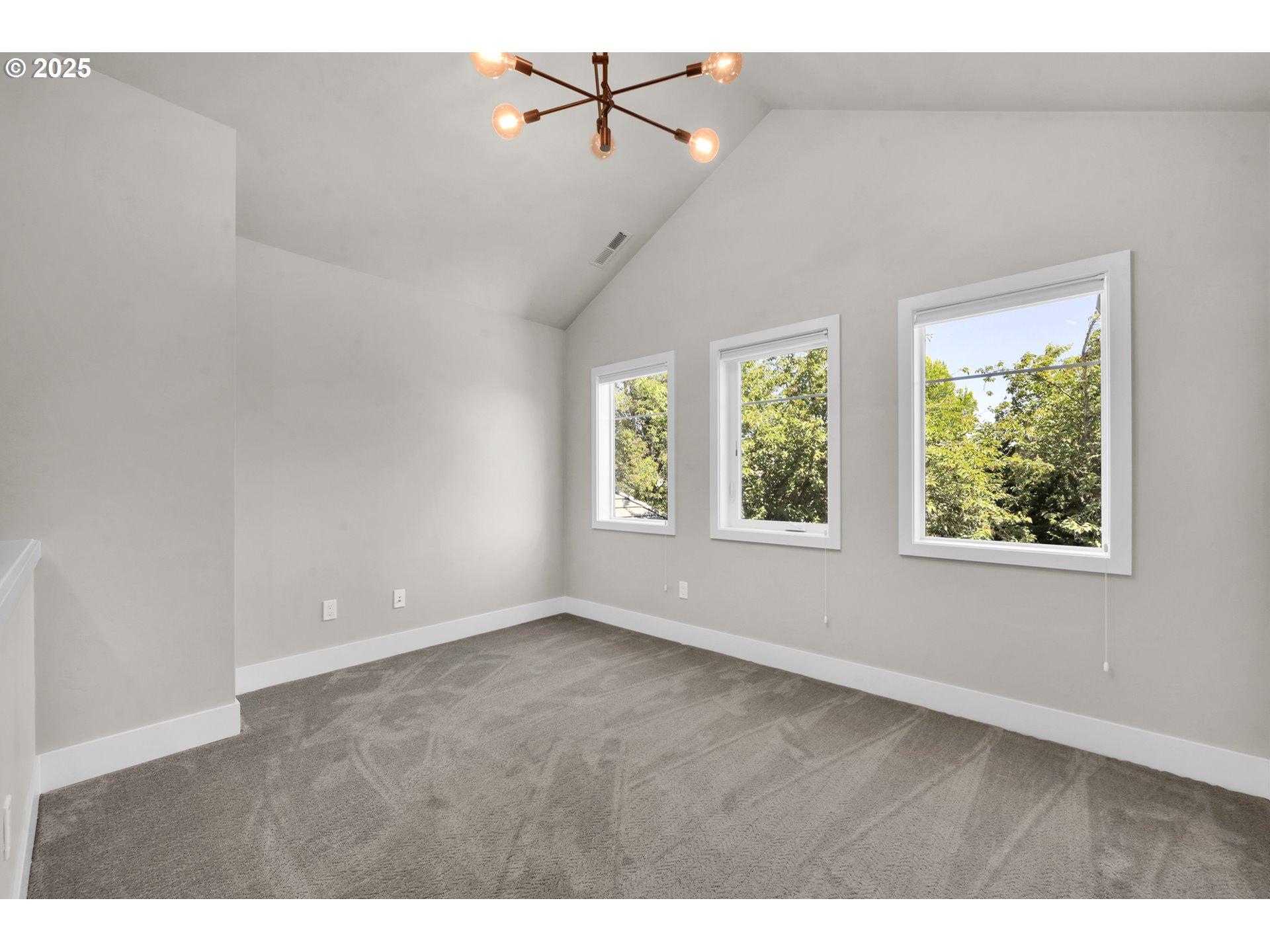 Eugene, Oregon 97408, United States, 3 Bedrooms Bedrooms, ,3 BathroomsBathrooms,Residential,Active,142626