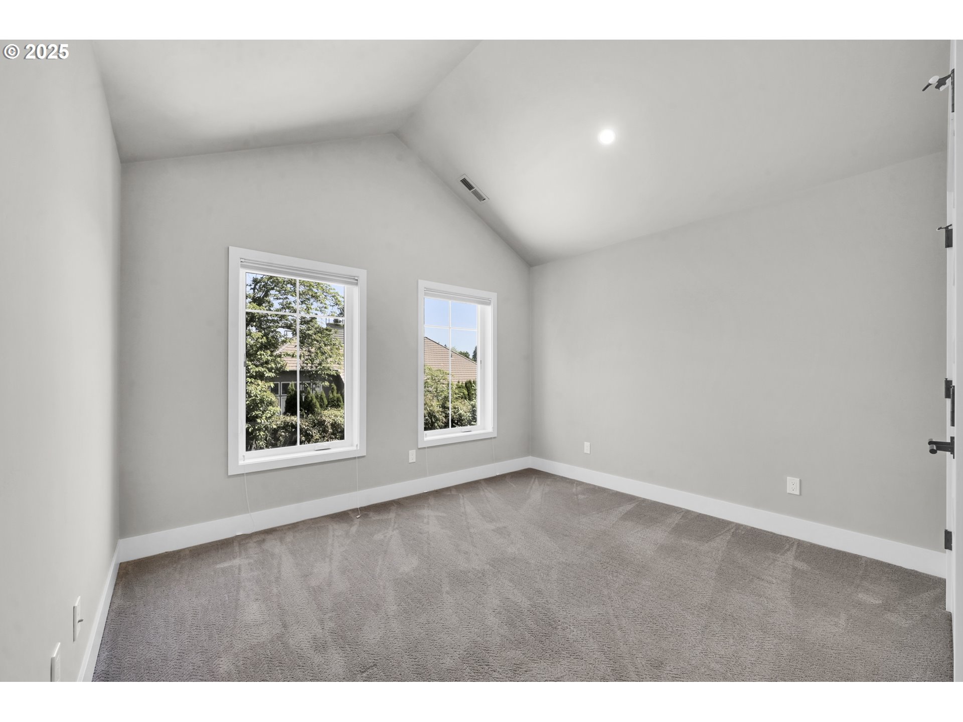 Eugene, Oregon 97408, United States, 3 Bedrooms Bedrooms, ,3 BathroomsBathrooms,Residential,Active,142626