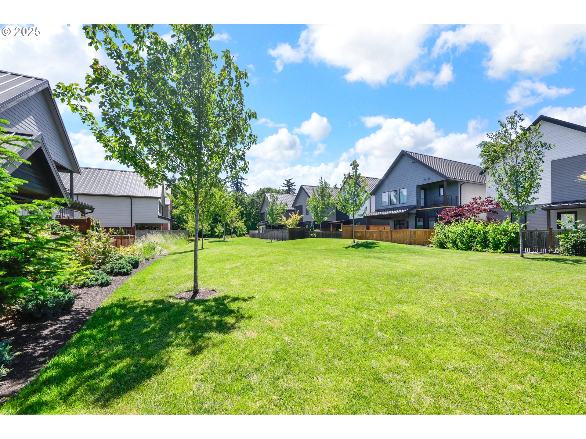 Eugene, Oregon 97408, United States, 3 Bedrooms Bedrooms, ,3 BathroomsBathrooms,Residential,Active,142626