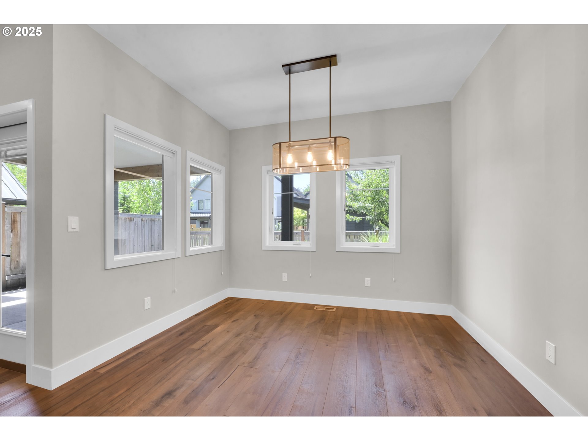 Eugene, Oregon 97408, United States, 3 Bedrooms Bedrooms, ,3 BathroomsBathrooms,Residential,Active,142626