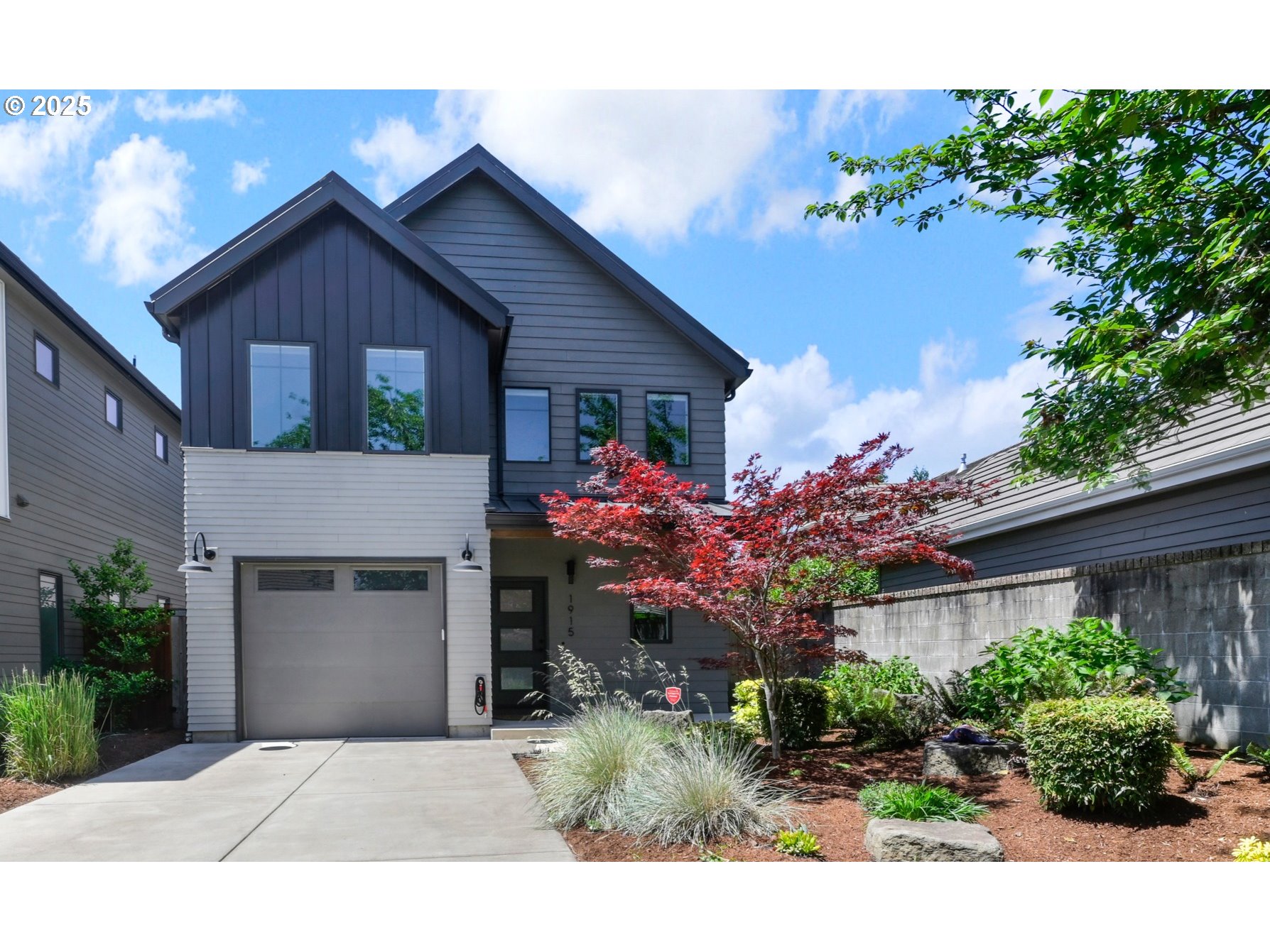 Eugene, Oregon 97408, United States, 3 Bedrooms Bedrooms, ,3 BathroomsBathrooms,Residential,Active,142626